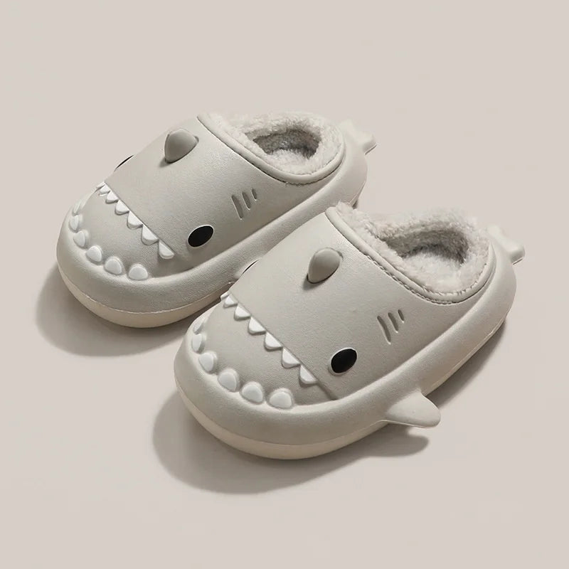 Chinelo Shark Peluciado