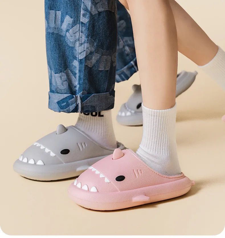 Chinelo Shark Peluciado