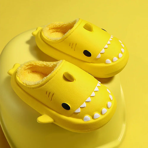 Chinelo Shark Peluciado