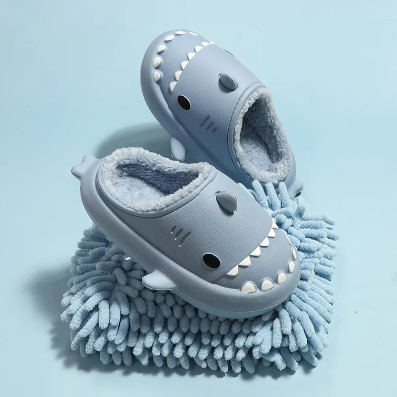 Chinelo Shark Peluciado