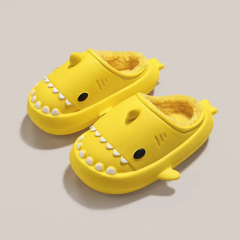 Chinelo Shark Peluciado