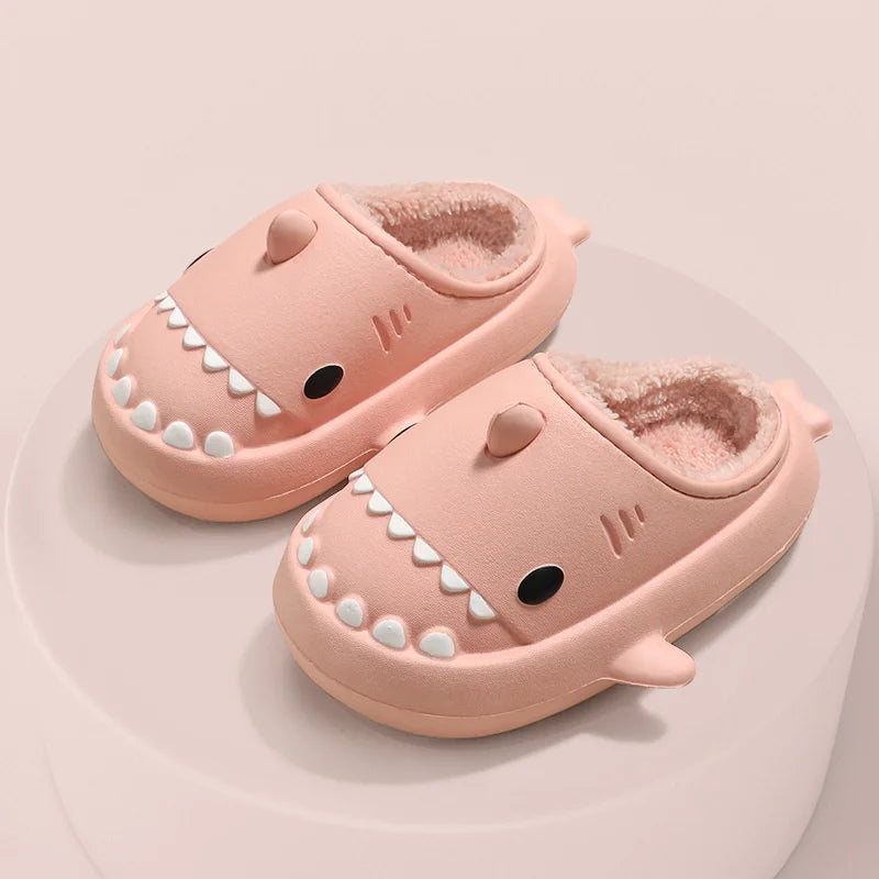 Chinelo Shark Peluciado