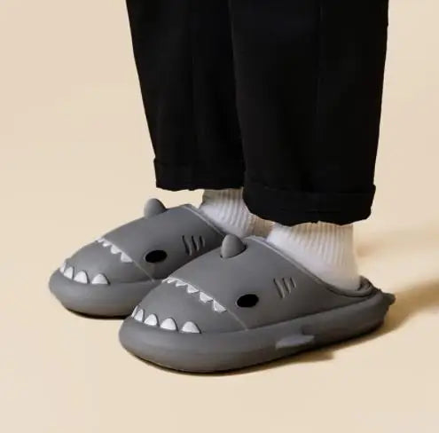 Chinelo Shark Peluciado
